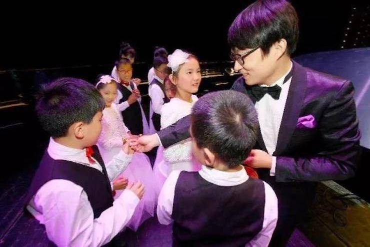 万圣节狂欢临近！八大胜艺术家宋思衡在津奏响“交响情人梦”