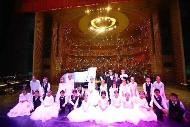 万圣节狂欢临近！八大胜艺术家宋思衡在津奏响“交响情人梦”