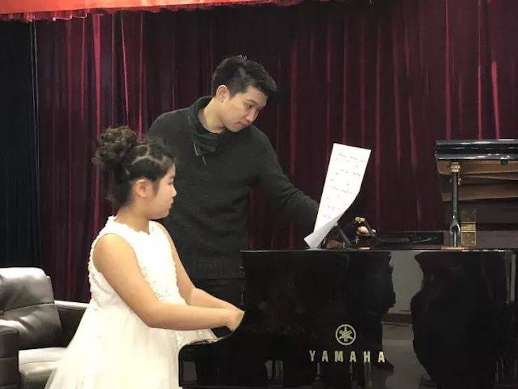 【报道】八大胜艺术家鲍释贤钢琴独奏音乐会及大师班于河北秦皇岛成功举办