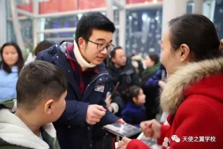 【报道】宿州市首届国际钢琴大师音乐会暨八大胜艺术家宋思衡多媒体音乐会圆满成功。诤悠担