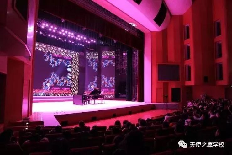 【报道】宿州市首届国际钢琴大师音乐会暨八大胜艺术家宋思衡多媒体音乐会圆满成功。诤悠担