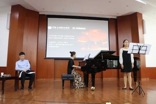 八大胜艺术家石叔诚与特邀艺术家顾平受邀于成都大学东盟艺术学院、音乐与舞蹈学院艺术实践周开展公开课