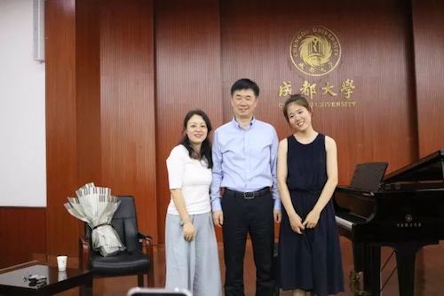 八大胜艺术家石叔诚与特邀艺术家顾平受邀于成都大学东盟艺术学院、音乐与舞蹈学院艺术实践周开展公开课