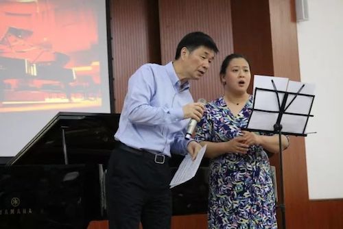 八大胜艺术家石叔诚与特邀艺术家顾平受邀于成都大学东盟艺术学院、音乐与舞蹈学院艺术实践周开展公开课