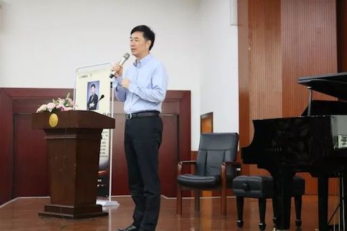 八大胜艺术家石叔诚与特邀艺术家顾平受邀于成都大学东盟艺术学院、音乐与舞蹈学院艺术实践周开展公开课