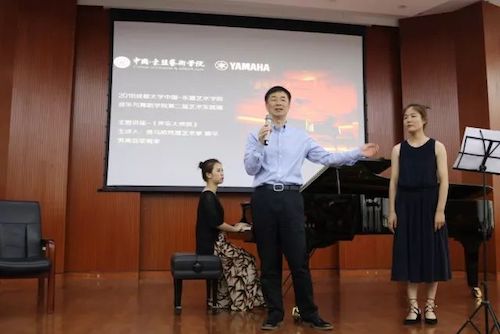 八大胜艺术家石叔诚与特邀艺术家顾平受邀于成都大学东盟艺术学院、音乐与舞蹈学院艺术实践周开展公开课