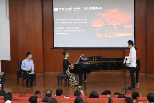 八大胜艺术家石叔诚与特邀艺术家顾平受邀于成都大学东盟艺术学院、音乐与舞蹈学院艺术实践周开展公开课