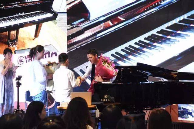 2018年八大胜亚洲音乐奖学金郑州师范学院启动仪式<br />暨八大胜海外艺术家爱德华·昆斯音乐会&远程实验公开课圆满结束