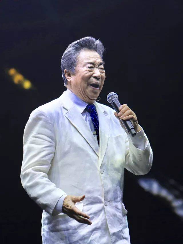 歌声悠扬，唱出时代记忆，琴声悦耳，奏响希望乐章 <br> 2018“我爱你中国?纪念改革开放40周年”经典歌曲上海演唱会圆满落幕