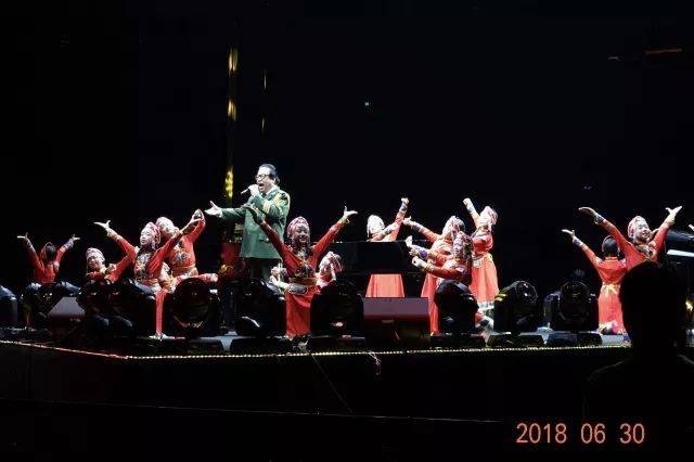 歌声悠扬，唱出时代记忆，琴声悦耳，奏响希望乐章 <br> 2018“我爱你中国?纪念改革开放40周年”经典歌曲上海演唱会圆满落幕