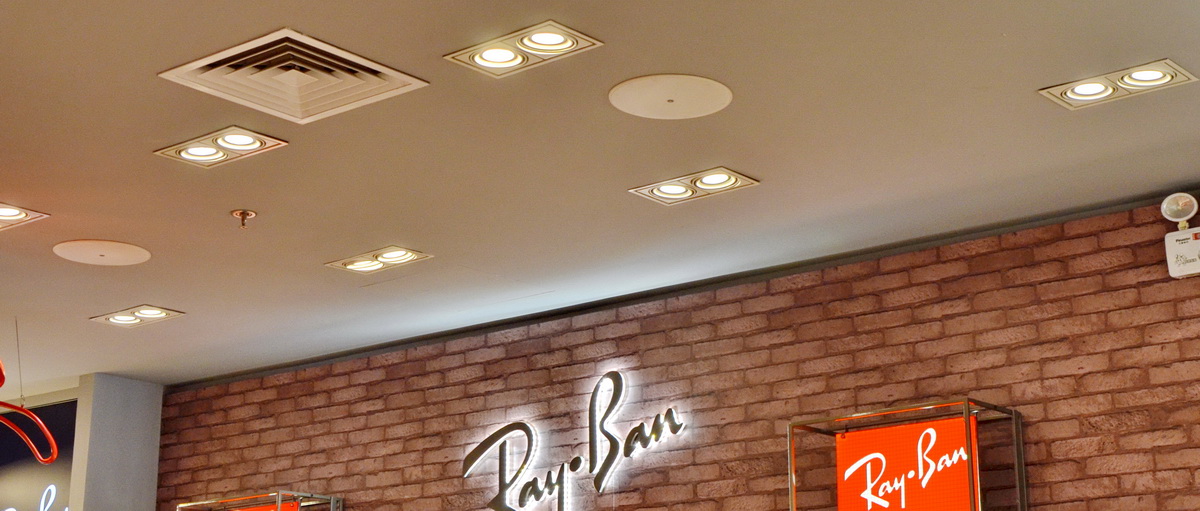 Ray?Ban 宏伊国际广场店——八大胜 CIS 商用安装系统的经典应用
