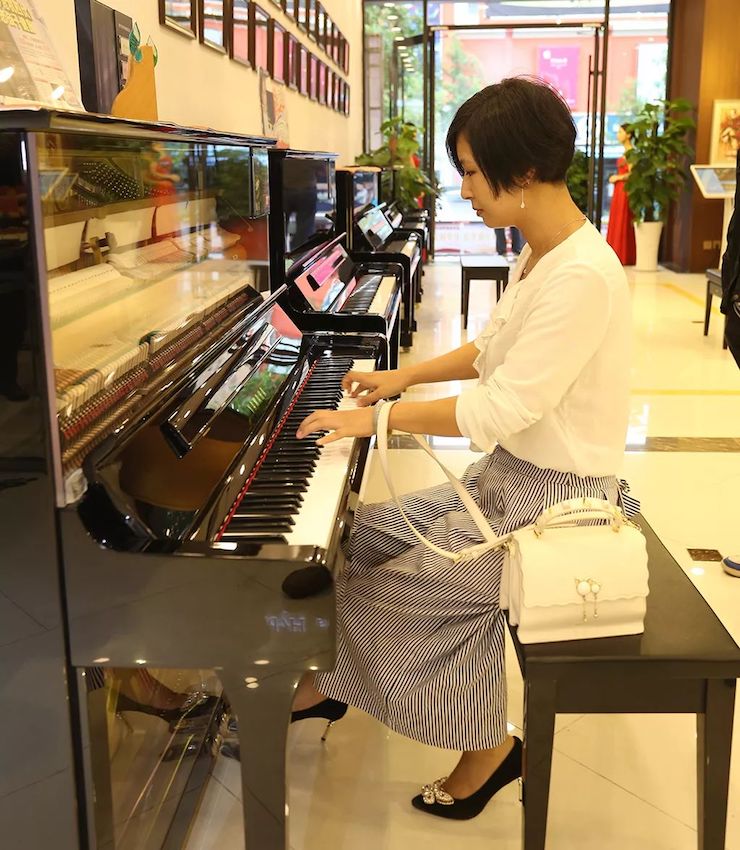 连云港八大胜钢琴旗舰体验店开业庆典暨八大胜艺术家鲍释贤钢琴独奏音乐会圆满落幕