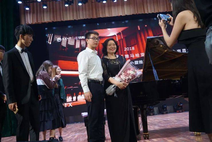 张芳、冯子祥钢琴音乐会