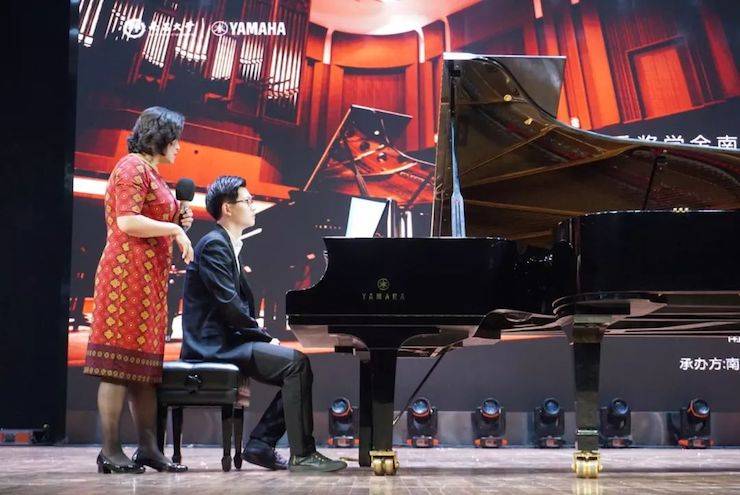 张芳、冯子祥钢琴音乐会