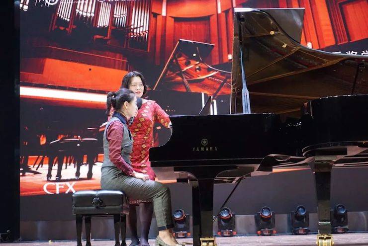 张芳、冯子祥钢琴音乐会