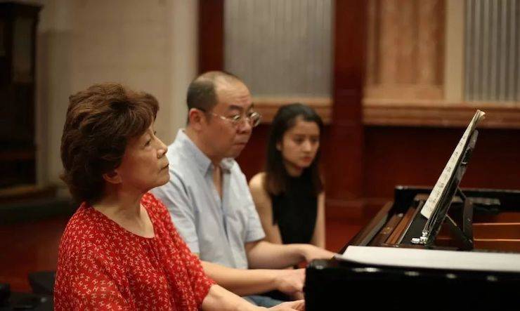 热烈：亍跋睬熘 音悦津门”钢琴重奏音乐会暨天津鲍蕙荞钢琴城开业庆典演出圆满成功！