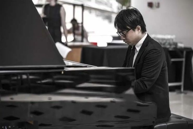 宋思衡的“宅抗疫” | 挑战主播、筹集口罩、闭关作曲，这位取消了20场演出的钢琴家原来这么忙！
