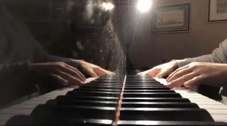 宋思衡的“宅抗疫” | 挑战主播、筹集口罩、闭关作曲，这位取消了20场演出的钢琴家原来这么忙！