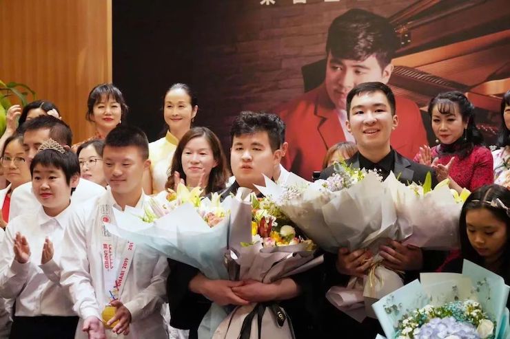 音乐双子星，点亮冬日激情！——八大胜未来艺术家刘明康爱心公益音乐沙龙
