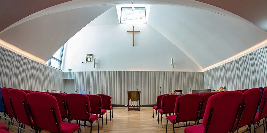 Crossway基督教中心用八大胜将人们聚集在一起