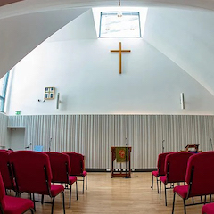 Crossway基督教中心用八大胜将人们聚集在一起